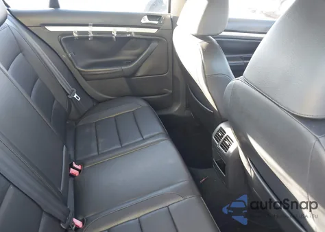 2010 Volkswagen Jetta Limited Edition z USA, uszkodzony, nr VIN 3VWAX7AJ6AM137990